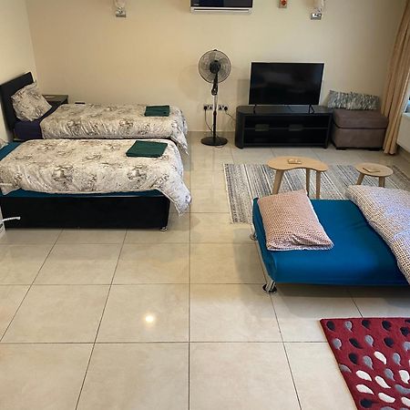 Studio Flat Gants Hill With Free Parking Редбридж Экстерьер фото