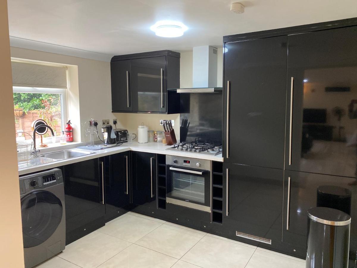 Studio Flat Gants Hill With Free Parking Редбридж Экстерьер фото