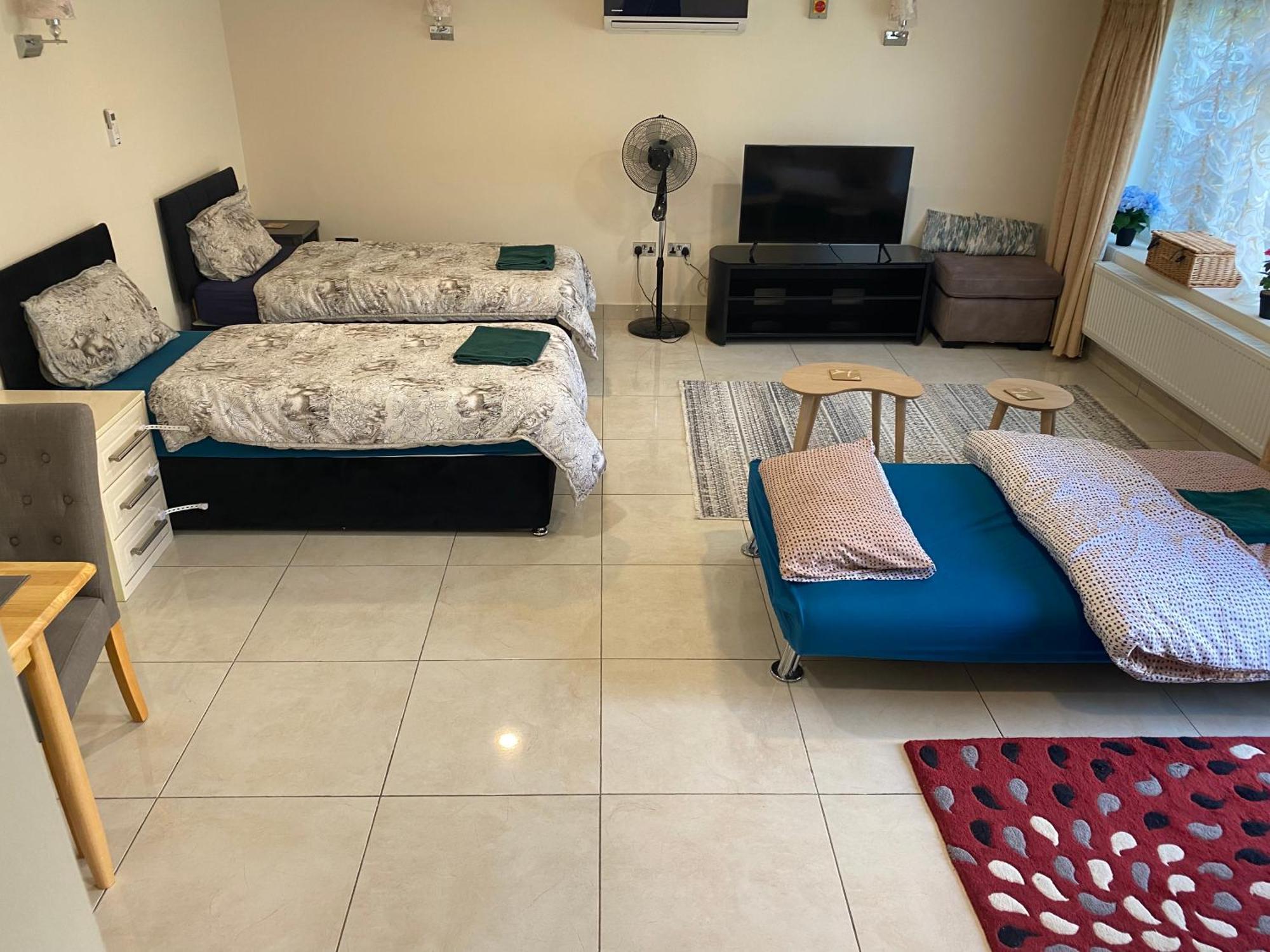 Studio Flat Gants Hill With Free Parking Редбридж Экстерьер фото
